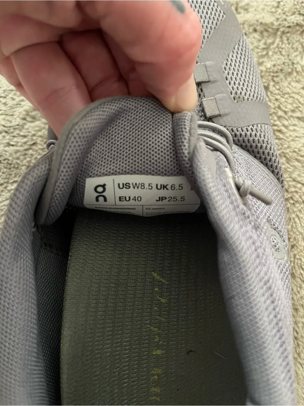 On Running breathable gray